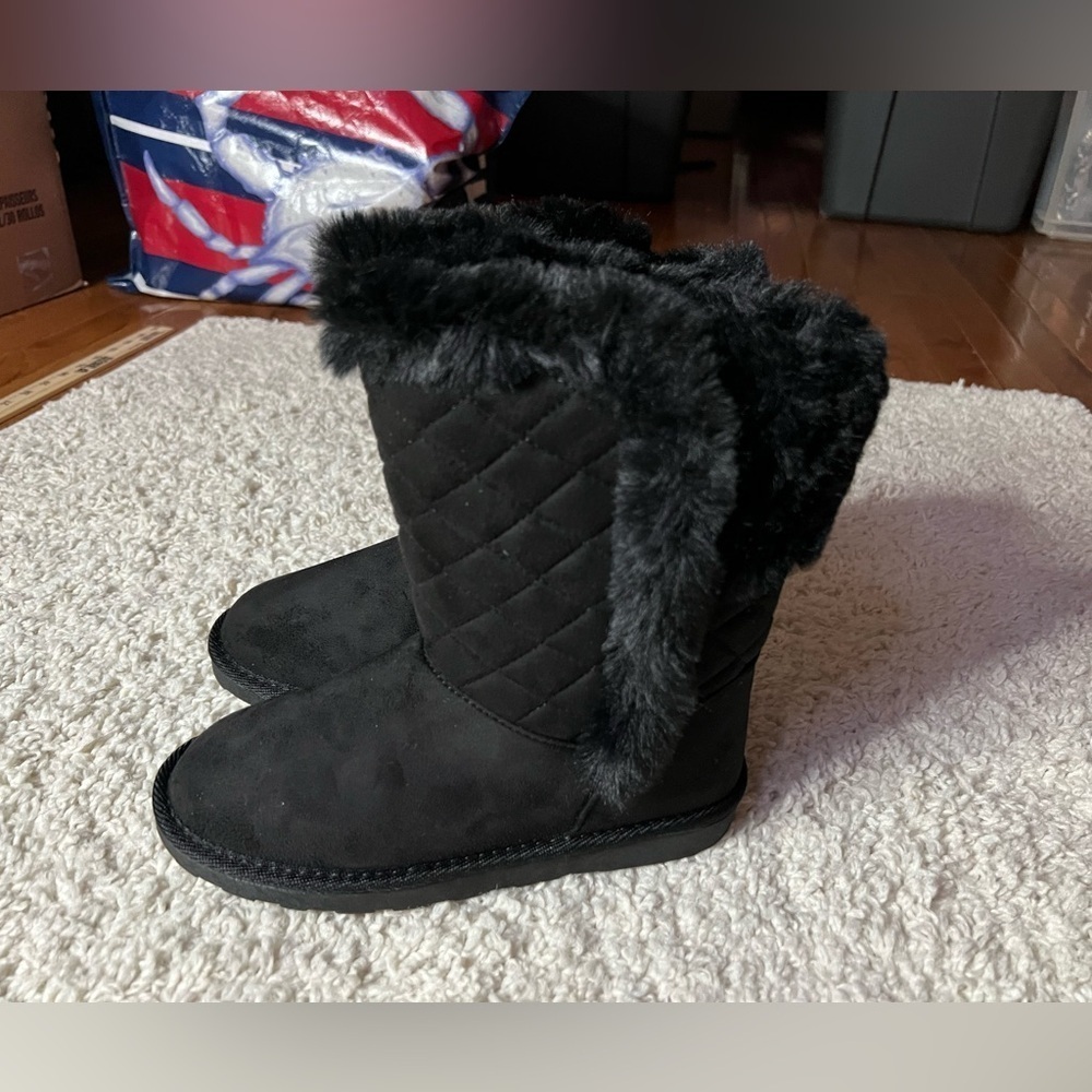 Girls Size 2 Ocean Coast Black Quilted Faux Fur Boots NIB